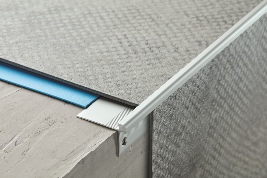 Profil schodowy krawędziowy do paneli LVT aluminium anoda 3mm 2,7m Srebrny 